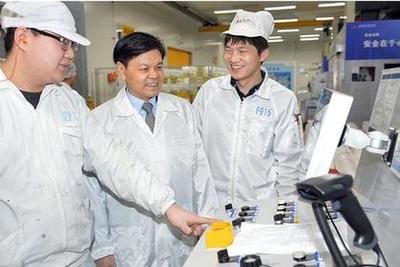 崔根良 以匠心連通世界，用善行點亮人心——記第六屆全國道德模范候選人、技術(shù)交流的踐行者