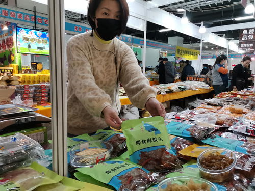 朝陽區甘露園物美超市首屆外貿皮草服裝暨農產品購物節隆重開幕，艾森絲服飾領銜展銷